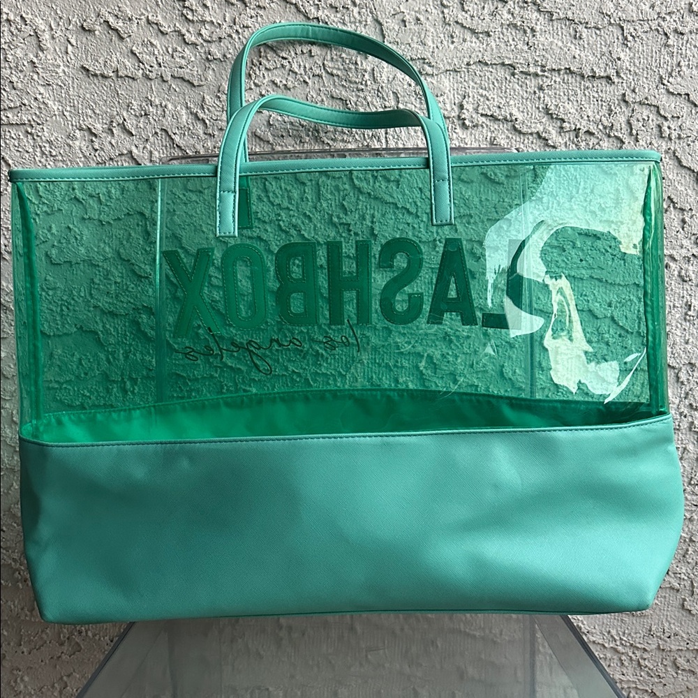 LBLA Vacation Tote XL-Lashbox LA luxury vegan leather & PVC bag-used few times - Picture 5 of 16